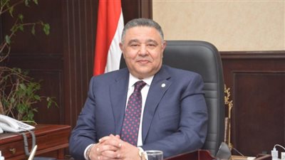 اليوم.. محافظ البحر الأحمر يضع إكليلًا من الزهور على النصب التذكاري لشهداء معركة شدوان