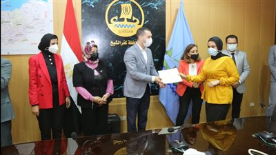 محافظ كفر الشيخ يكرم دفعة جديدة من المستفيدين من أنشطة محور دعم التعلم الإلكتروني(صور) 