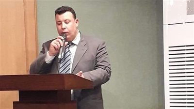 «قطَّعنَ أيديَهُن».. شعر مصطفى أبو هلال 