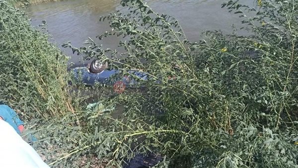 انقلاب السيارة بترعة