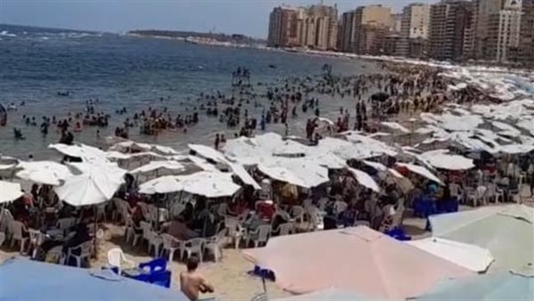 تغير لون مياه البحر