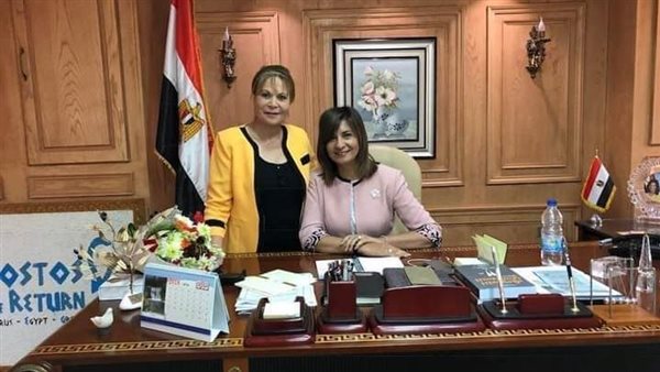 ماري خلة مع وزيرة