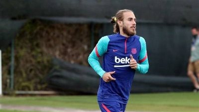 برشلونة يعلن إصابة لاعبه أوسكار مينجويزا