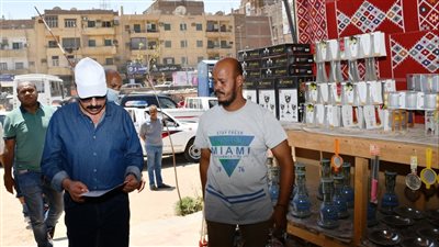 محافظ أسوان للقيادات المحلية الجديدة: «مش هينفع تشتغلوا موظفين ولازم تنزلوا الشارع»