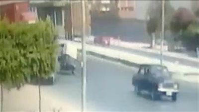 سيارة تريلا تدهس توك توك في حادث تصادم مروع بالبحيرة «صور وفيديو»