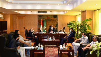 محافظ الفيوم يُوجه بسرعة إعداد مقايسات رصف مداخل ومخارج كوبري الحيار بطامية