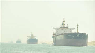 قناة السويس: عبور 82 سفينة بإجمالي حمولات 4.7 مليون طن