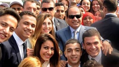 الرئيس السيسي: مصر تكتب تاريخًا استثنائيًا من العمل والبناء بسواعد شبابها 