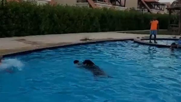 غرق طفل في حمام سباحة