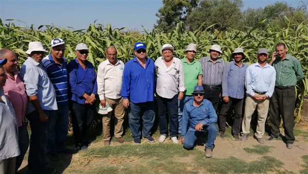 لقاء مع العاملين