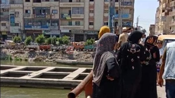  تجمع الأهالي لحظة