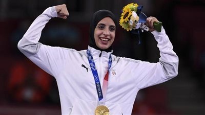 منى الشاذلي تستضيف فريال عبد العزيز غدًا في برنامج معكم