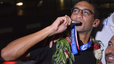 أتوبيس مكشوف احتفالًا بالبطل الأولمبي أحمد الجندي