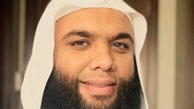 نجل الحويني يوجه رسالة لـ عمر كمال: لعل دعاء أمك يُستجاب