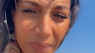 بسمة وهبة تستغيث بسبب نشوب حريق في مركبها بالساحل الشمالي «فيديو»