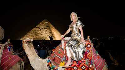 انتقادات لـ كاتي بيري بسبب تصميمها أحذية مستوحاة من التاريخ الفرعوني 