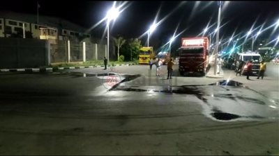  خروج مواد بترولية من بالوعات الصرف الصحي ببورسعيد والأجهزة التنفيذية تكثف جهودها لكشف الأسباب «صور وفيديو» 