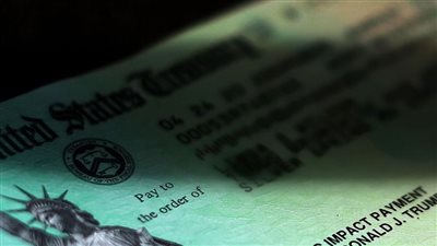 الحكومة الأمريكية ترسل ملايين الدولارات إلى الموتى.. تعرف على السبب