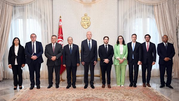 الرئيس التونسي والوفد