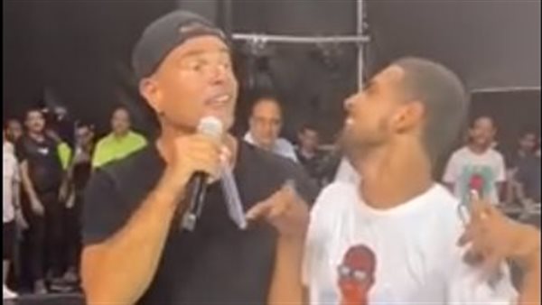 عمرو دياب وأحد معجبيه