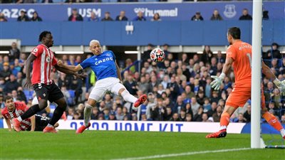 إيفرتون يتفوق على ساوثهامبتون في افتتاحية الدوري الإنجليزي