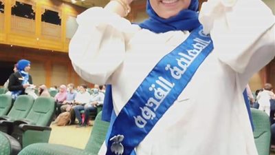 سوهاجية تحصل على لقب «المعلمة القدوة» على مستوى الجمهورية «صور»