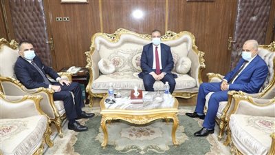 محافظ المنوفية يناقش مع مديري الأمن خطة الانضباط بالمراكز والمدن