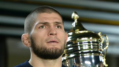 حبيب نورمحمدوف بطل العالم في الفنون القتالية يقرر احتراف كرة القدم 