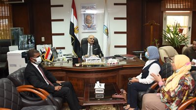 رئيس جامعة الأقصر يستقبل وفدًا من «حياة كريمة» لبحث سبل التعاون المشترك