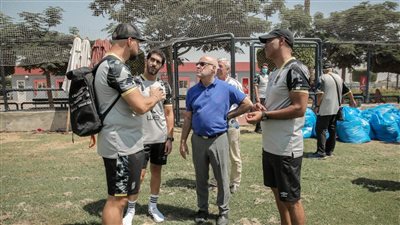 البرتغالي فينجادا يزور النادي الأهلي ويثني على قطاع الناشئين «صور»