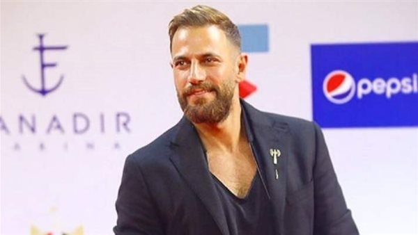 نيكولا معوض 