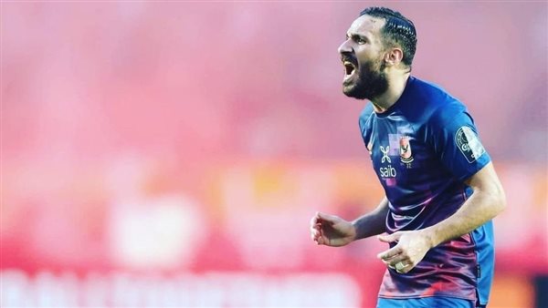 علي معلول لاعب النادي