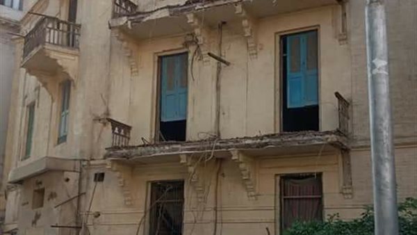 انهيار بلكونة منزل