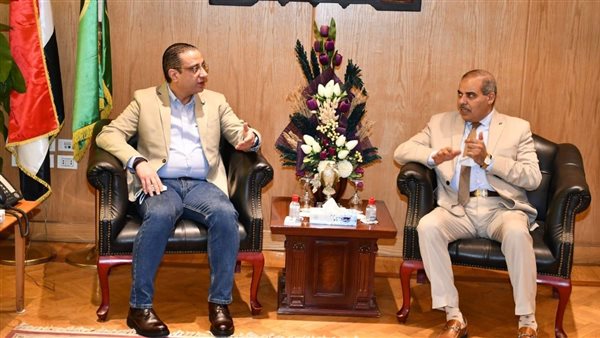 محافظ الفيوم يستقبل