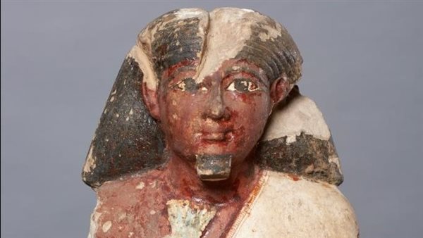  تمثال لشخص يدعى