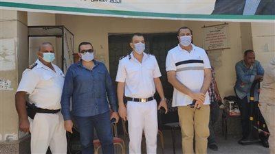 رئيس مدينة بيلا يتفقد مركز تطعيم الراغبين في السفر إلى الخارج 