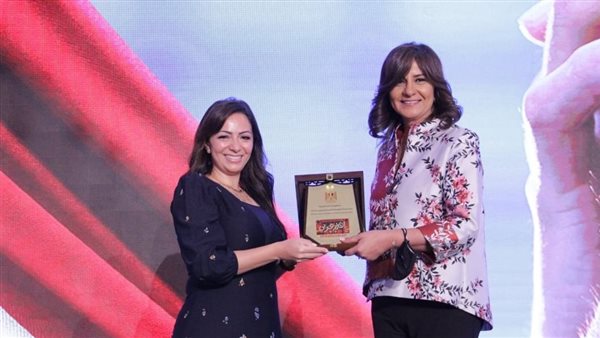 وزيرة الهجرة تكرم