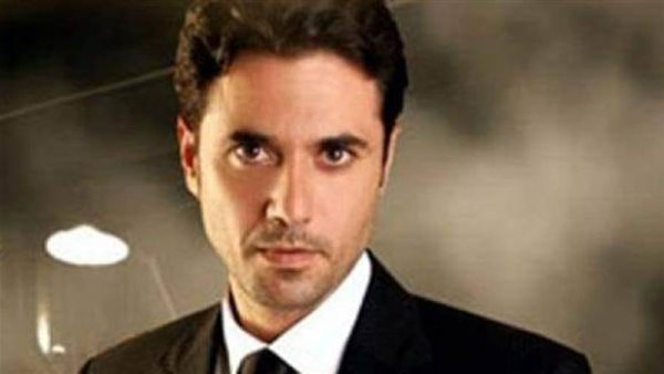 الفنان أحمد عز