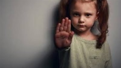 القبض على عامل نظافة تحرش بطفلة في مدينة ملاهي بـ العلمين