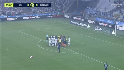 رعب بملعب الفيلودروم بعد إغماء لاعب فريق بوردو بالدوري الفرنسي