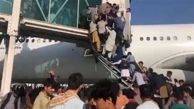 لحظات الهروب والموت.. لماذا توافد الأفغان على مطار كابول بعد سيطرة طالبان؟| خاص 