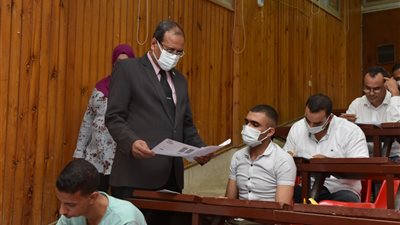 700 طالب بسوهاج يؤدون امتحانات برامج التعليم المدمج بالشراكة مع جامعة القاهرة 