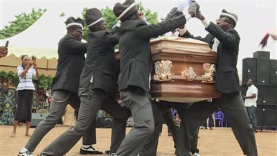 الرقص مع الموتى.. أغرب العادات والتقاليد حول العالم