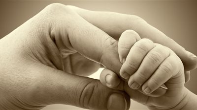 أمهات خلف الكواليس.. بطلات في حياة أبنائهن لمواجهة التنمر.. وداعية إسلامي: هنيئًا لهن