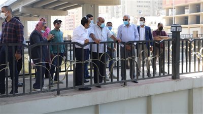 محافظ الجيزة يقرر توقيع غرامة تأخير على الشركة المنفذة لكباري المشاة والسيارات على ترعة المريوطية