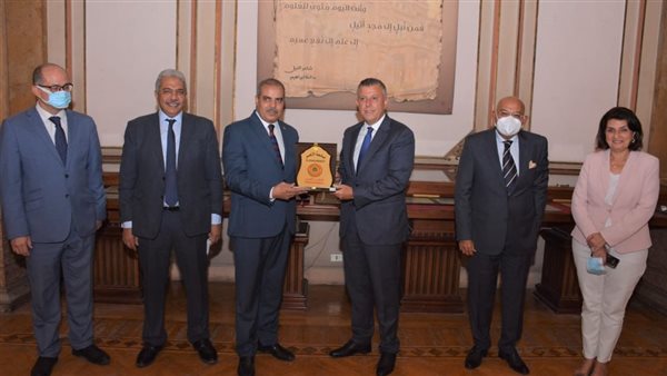 رئيس جامعة عين شمس