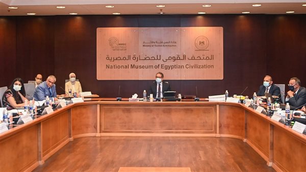 وزير السياحة والآثار