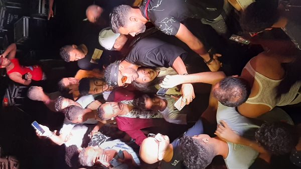  محمد رمضان يتابع