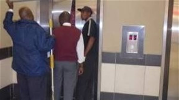 عالقين في اسانسير