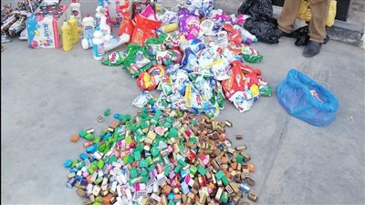 ضبط 2526 عبوة مواد غذائية منتهية الصلاحية بالبحيرة